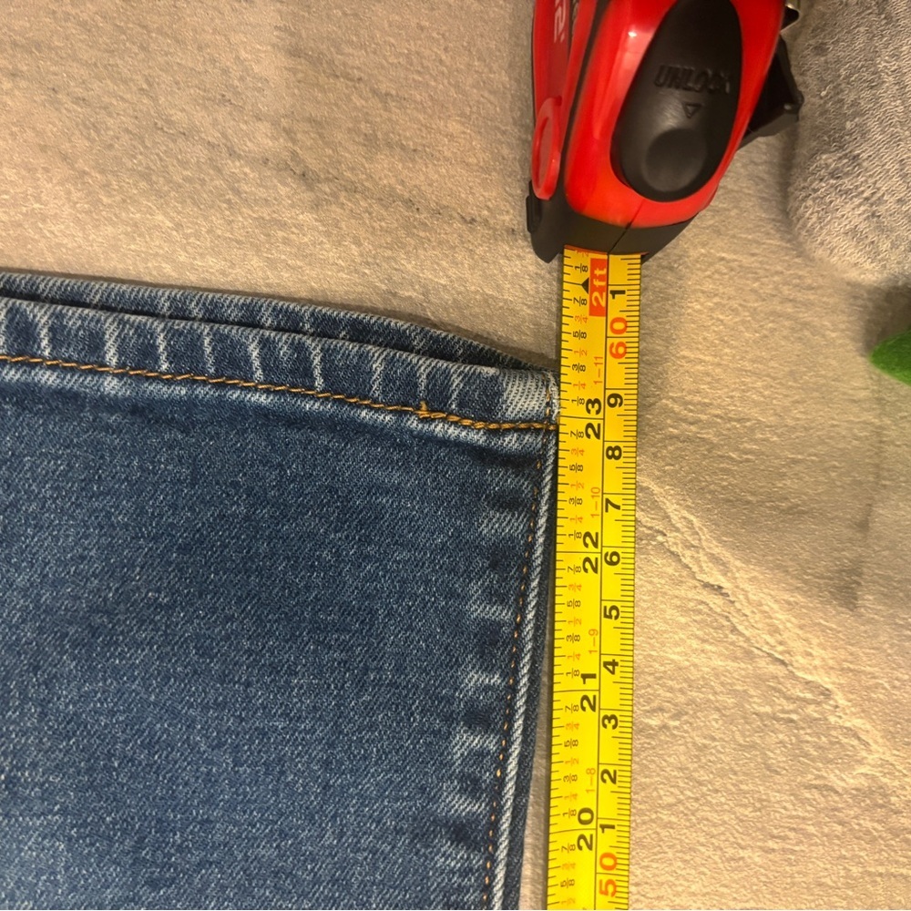 Levi's Women's Wedgie Straight Leg Fringe-Back Blue Jeans - Picture 9 of 9